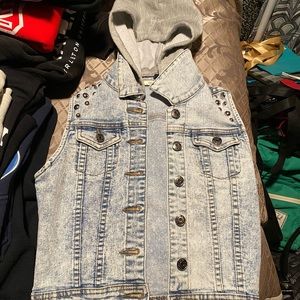 Sleeveless denim jacket with shoulder detail